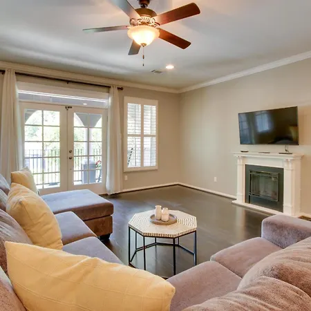 Spacious Houston Heights Home Less Than 6 Mi To Downtown!